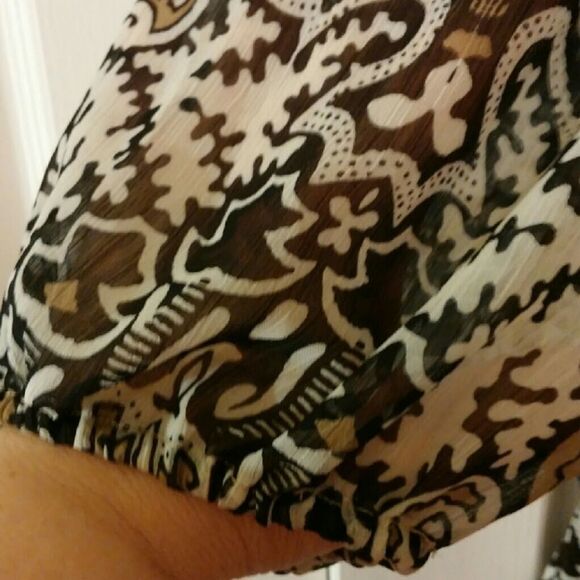 #435 Faded Glory-Semi-sheer gathered printed top- Size: 1X - Picture 3 of 5